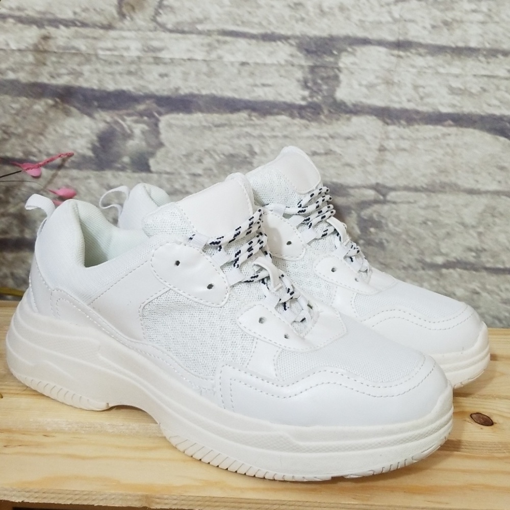 Wild Fable white tennis shoes